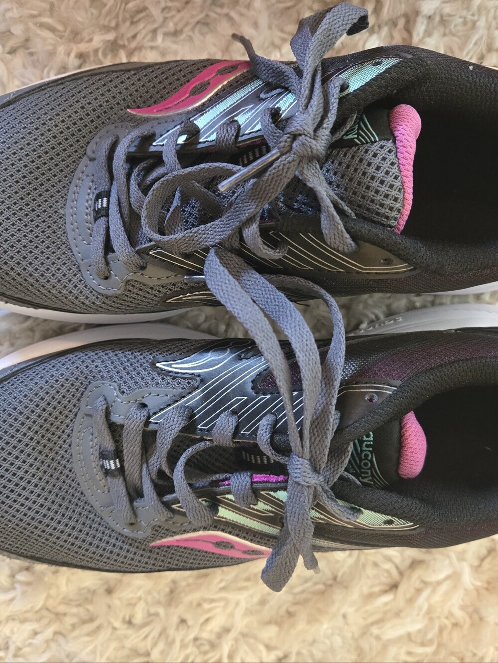 Saucony Cohesion 15 Women's Gray Running Shoes with Pink Accents 10.5W